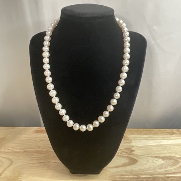 Cultured Freshwater Pearl Necklace 18” 14K Gold Clasp White Classic 7–8mm - Picture 3 of 9